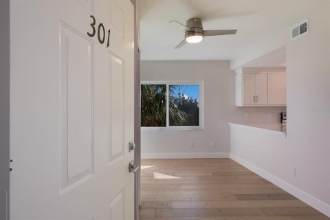 Condo in Placida, Florida, 2 bedrooms  № 1553450 - photo 7