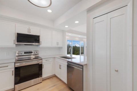 Condo in Placida, Florida, 2 bedrooms  № 1553450 - photo 6