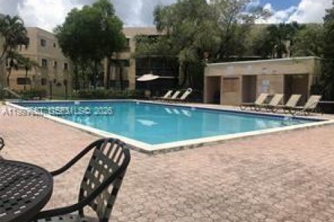 Copropriété à louer à Miami, Floride: 1 chambre, 65.5 m2 № 2059381 - photo 4
