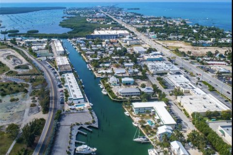 Купить кондоминиум в Марафон, Флорида 1 спальня, 60.94м2, № 1994221 - фото 16