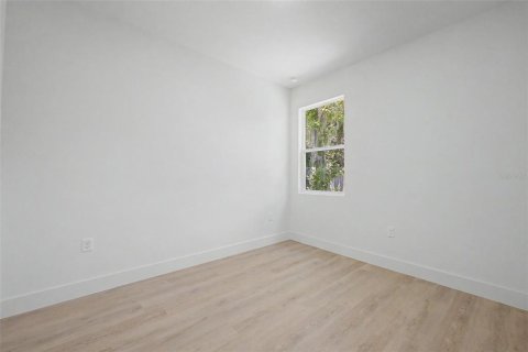House in Deltona, Florida 4 bedrooms, 168.99 sq.m. № 2128580 - photo 18