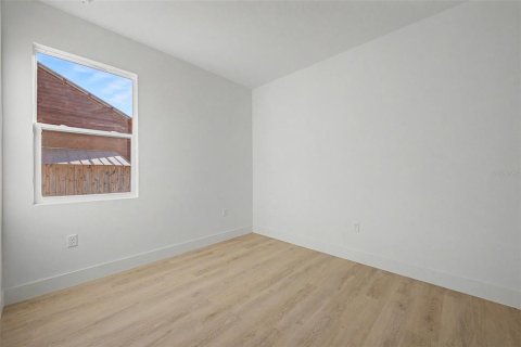 House in Deltona, Florida 4 bedrooms, 168.99 sq.m. № 2128580 - photo 24