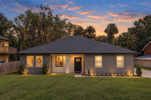 House in Deltona, Florida 3 bedrooms, 168.99 sq.m. № 2128580