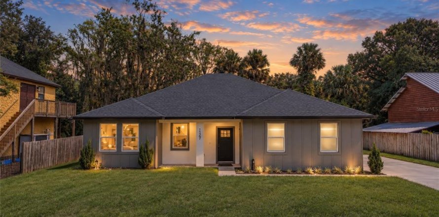 House in Deltona, Florida 4 bedrooms, 168.99 sq.m. № 2128580