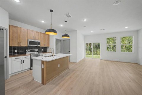 House in Deltona, Florida 4 bedrooms, 168.99 sq.m. № 2128580 - photo 17