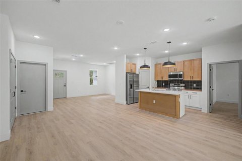 House in Deltona, Florida 4 bedrooms, 168.99 sq.m. № 2128580 - photo 14