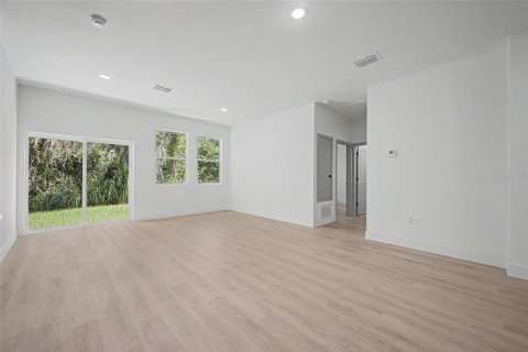 House in Deltona, Florida 4 bedrooms, 168.99 sq.m. № 2128580 - photo 10