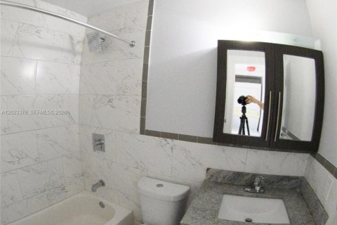 Condo in Miami, Florida, 2 bedrooms  № 2257172 - photo 6