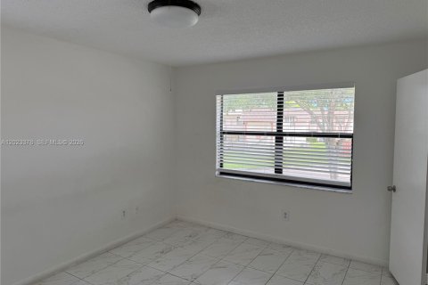 Condo in Miami, Florida, 2 bedrooms  № 2257172 - photo 8