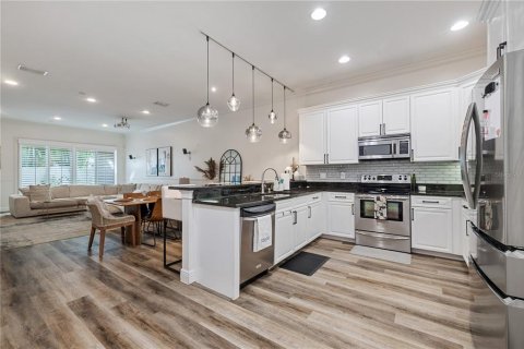 Adosado en alquiler en Tampa, Florida, 3 dormitorios, 219.06 m2 № 1916789 - foto 2