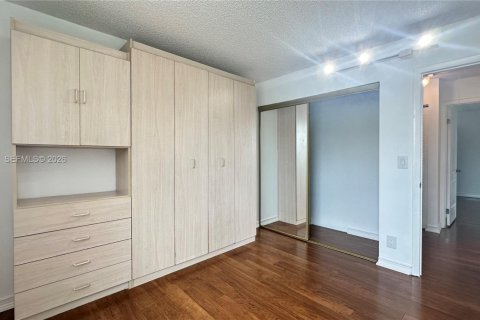 House in Davie, Florida 4 bedrooms, 176.05 sq.m. № 2064206 - photo 20