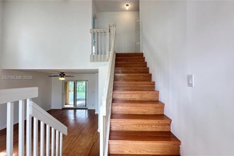 House in Davie, Florida 4 bedrooms, 176.05 sq.m. № 2064206 - photo 15