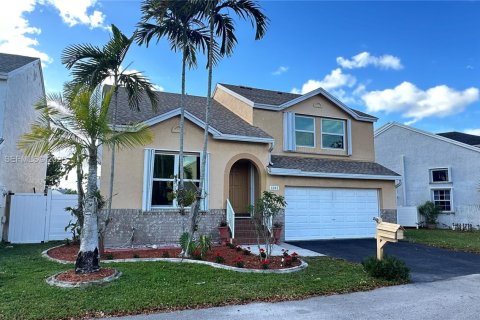 House in Davie, Florida 4 bedrooms, 176.05 sq.m. № 2064206 - photo 2