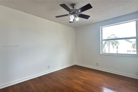 House in Davie, Florida 4 bedrooms, 176.05 sq.m. № 2064206 - photo 19