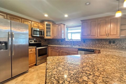 House in Davie, Florida 4 bedrooms, 176.05 sq.m. № 2064206 - photo 11