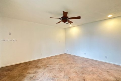 House in Davie, Florida 4 bedrooms, 176.05 sq.m. № 2064206 - photo 13