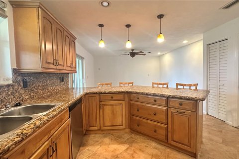 House in Davie, Florida 4 bedrooms, 176.05 sq.m. № 2064206 - photo 7