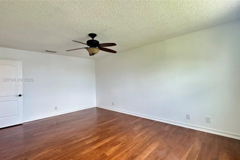 House in Davie, Florida 4 bedrooms, 176.05 sq.m. № 2064206 - photo 26