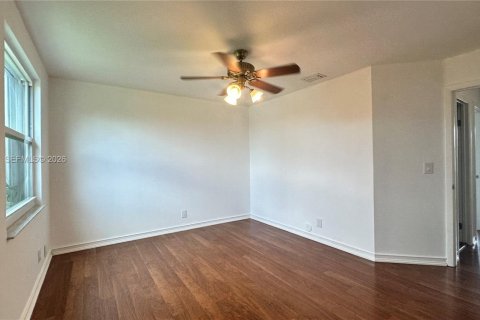 House in Davie, Florida 4 bedrooms, 176.05 sq.m. № 2064206 - photo 17