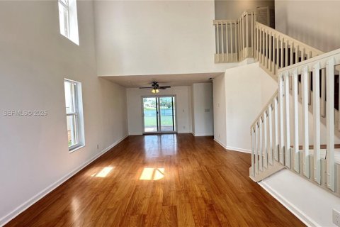 House in Davie, Florida 4 bedrooms, 176.05 sq.m. № 2064206 - photo 4