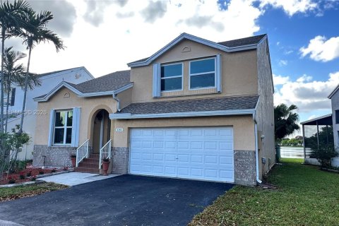 House in Davie, Florida 4 bedrooms, 176.05 sq.m. № 2064206 - photo 3