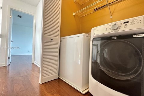 House in Davie, Florida 4 bedrooms, 176.05 sq.m. № 2064206 - photo 29