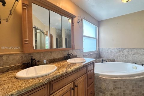 House in Davie, Florida 4 bedrooms, 176.05 sq.m. № 2064206 - photo 23