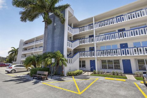 Condo in West Palm Beach, Florida, 1 bedroom № 2181053