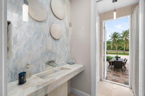 House in Weston, Florida 6 bedrooms, 520.9 sq.m. № 2087990 - photo 15