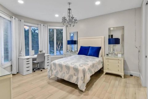 House in Weston, Florida 6 bedrooms, 520.9 sq.m. № 2087990 - photo 30