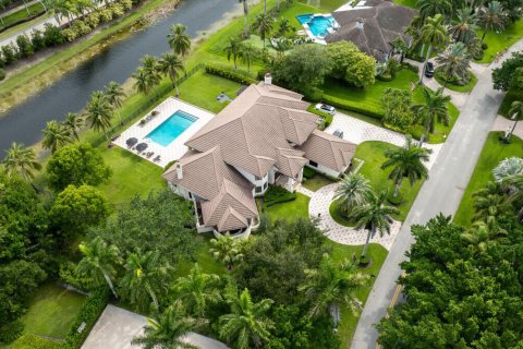 House in Weston, Florida 6 bedrooms, 520.9 sq.m. № 2087990 - photo 4