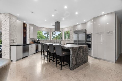House in Weston, Florida 6 bedrooms, 520.9 sq.m. № 2087990 - photo 16