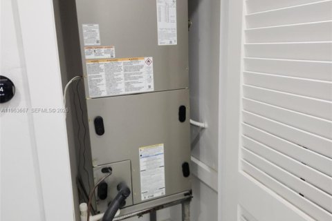 Villa ou maison à vendre à Miami Gardens, Floride: 3 chambres, 144.56 m2 № 2025629 - photo 26