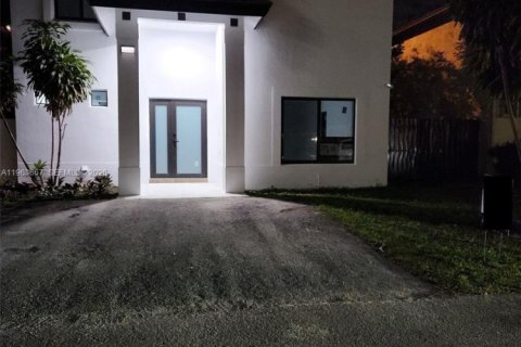 Villa ou maison à vendre à Miami Gardens, Floride: 3 chambres, 144.56 m2 № 2025629 - photo 3