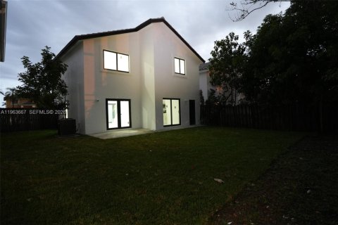 Villa ou maison à vendre à Miami Gardens, Floride: 3 chambres, 144.56 m2 № 2025629 - photo 4