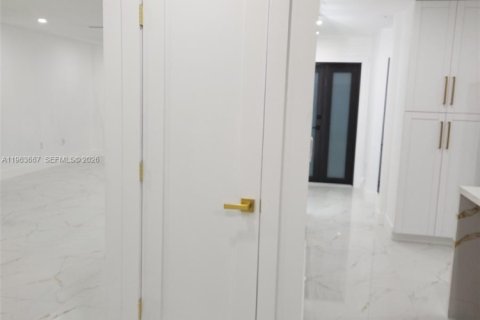 Villa ou maison à vendre à Miami Gardens, Floride: 3 chambres, 144.56 m2 № 2025629 - photo 15