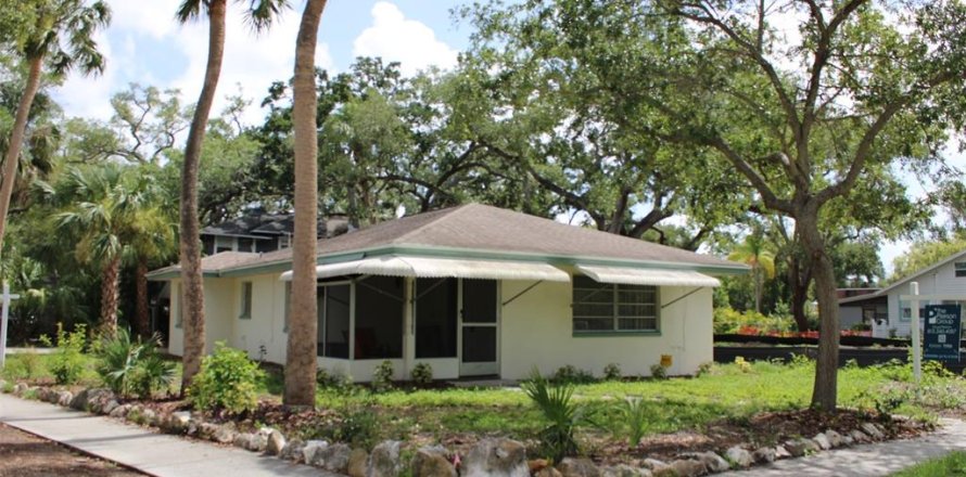 House in Dunedin, Florida 2 bedrooms, 100.52 sq.m. № 2167317