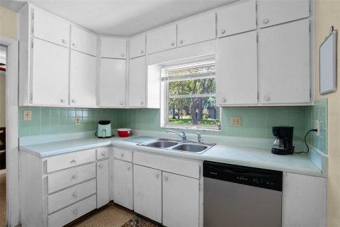 House in Dunedin, Florida 2 bedrooms, 100.52 sq.m. № 2167317 - photo 11
