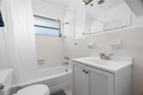 House in Dunedin, Florida 2 bedrooms, 100.52 sq.m. № 2167317 - photo 12