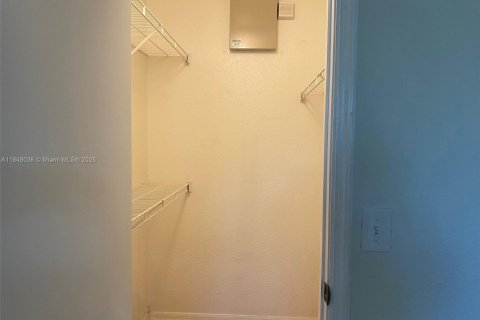 Copropriété à louer à Sunrise, Floride: 1 chambre, 69.03 m2 № 1882214 - photo 12