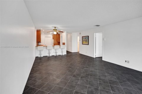 Casa en alquiler en West Palm Beach, Florida, 2 dormitorios, 100.89 m2 № 1930566 - foto 9