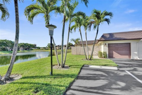 Casa en alquiler en West Palm Beach, Florida, 2 dormitorios, 100.89 m2 № 1930566 - foto 3