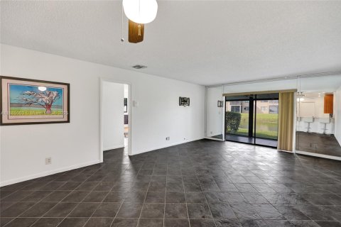 Casa en alquiler en West Palm Beach, Florida, 2 dormitorios, 100.89 m2 № 1930566 - foto 8