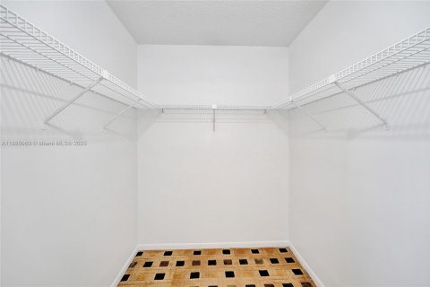 Casa en alquiler en West Palm Beach, Florida, 2 dormitorios, 100.89 m2 № 1930566 - foto 24