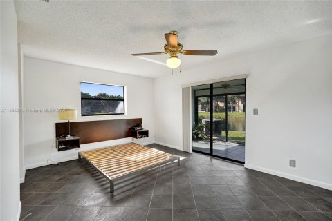 Casa en alquiler en West Palm Beach, Florida, 2 dormitorios, 100.89 m2 № 1930566 - foto 18