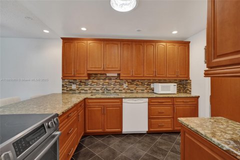 Casa en alquiler en West Palm Beach, Florida, 2 dormitorios, 100.89 m2 № 1930566 - foto 13