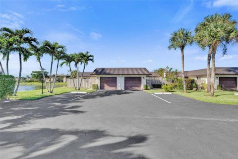 Casa en alquiler en West Palm Beach, Florida, 2 dormitorios, 100.89 m2 № 1930566 - foto 2