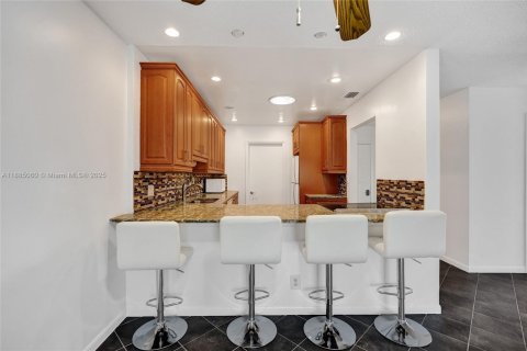 Casa en alquiler en West Palm Beach, Florida, 2 dormitorios, 100.89 m2 № 1930566 - foto 11