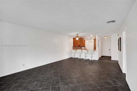 Casa en alquiler en West Palm Beach, Florida, 2 dormitorios, 100.89 m2 № 1930566 - foto 10