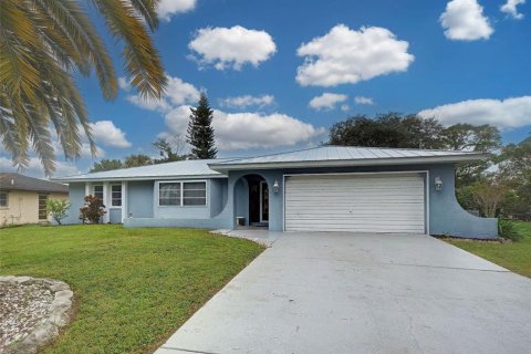 Casa en Port Charlotte, Florida 3 dormitorios, 175.49 m2 № 2424286